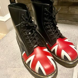 Dr. Marten’s Union Jack- Men’s 10/Ladies 11